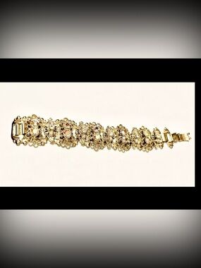 Vintage
Gold Floral Crystal Bracelet for Women - Sparkling Statement Jewelry